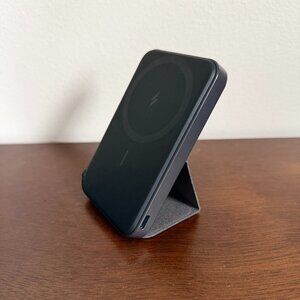 Anker 622 MagGo Magnetic Battery (with Foldable Stand) – Great Condition